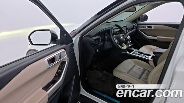 Ford Explorer 2021 — photo 10