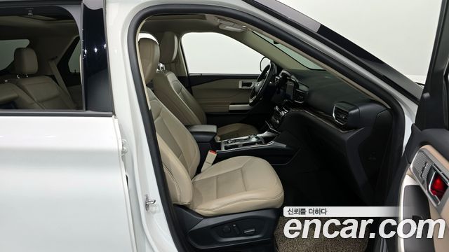 Ford Explorer 2021 — photo 11