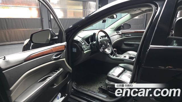 Cadillac SRX 2010 — photo 10