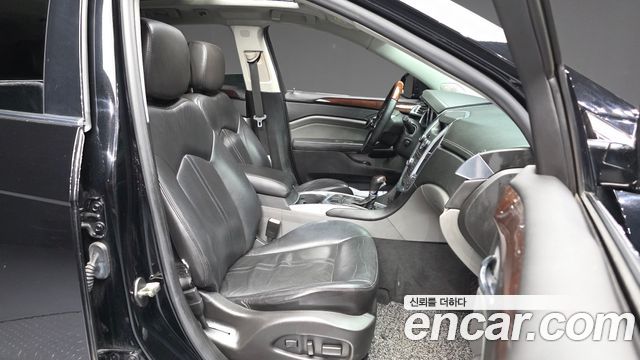Cadillac SRX 2010 — photo 11