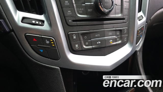 Cadillac SRX 2010 — photo 15