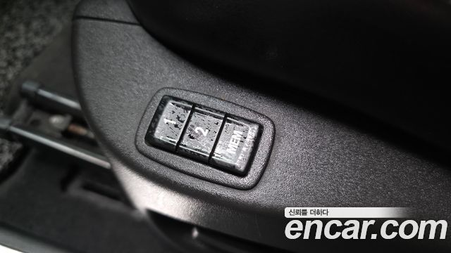 Cadillac SRX 2010 — photo 17