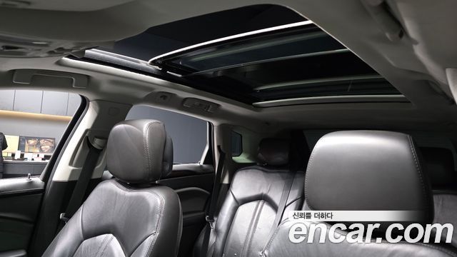Cadillac SRX 2010 — photo 19