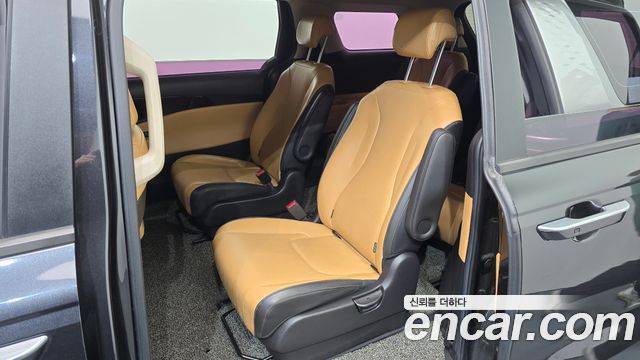 Kia Canival 2021 — photo 11