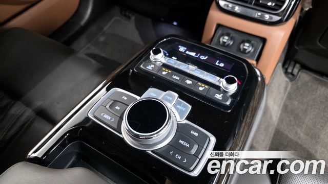 Genesis G90 2019 — photo 19
