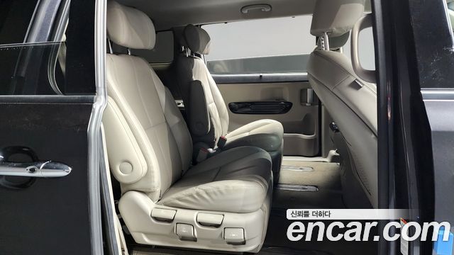 Kia Canival 2019 — photo 12