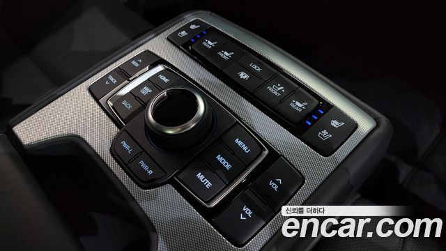 Genesis G80 2018 — photo 18