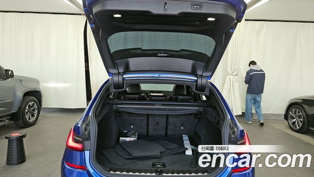 BMW 3-Series 2021 — photo 20