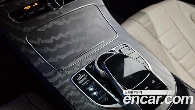 Mercedes-Benz CLS-Class 2020 — photo 9