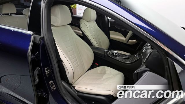 Mercedes-Benz CLS-Class 2020 — photo 10