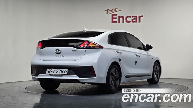 Hyundai Ioniq 2020 — photo 2