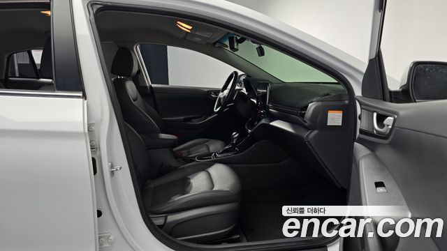 Hyundai Ioniq 2020 — photo 11