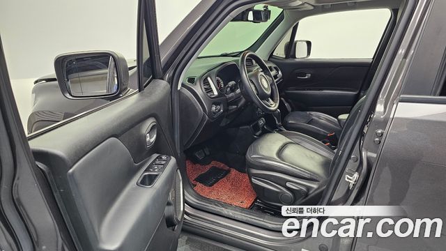Jeep Renegade 2019 — photo 10