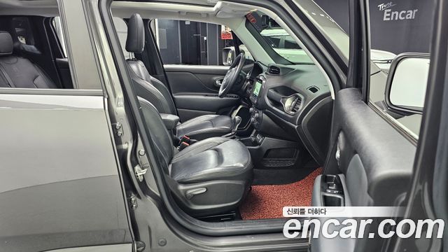 Jeep Renegade 2019 — photo 11