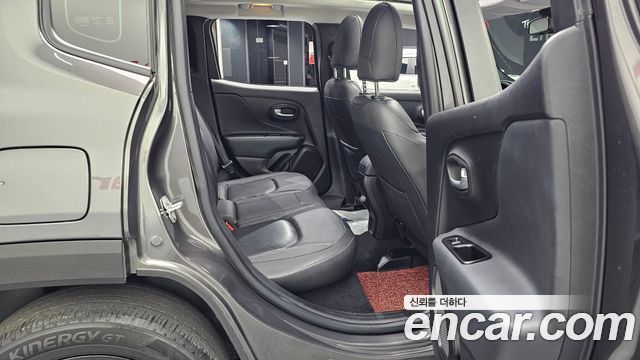 Jeep Renegade 2019 — photo 12