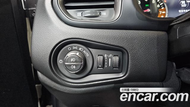 Jeep Renegade 2019 — photo 17
