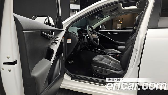 Kia Niro 2023 — photo 10