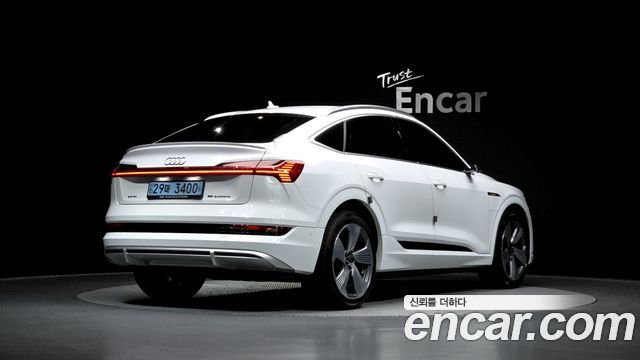 Audi e-tron 2021 — photo 2