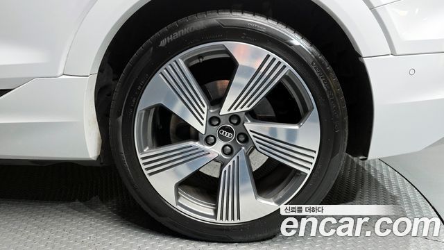 Audi e-tron 2021 — photo 5