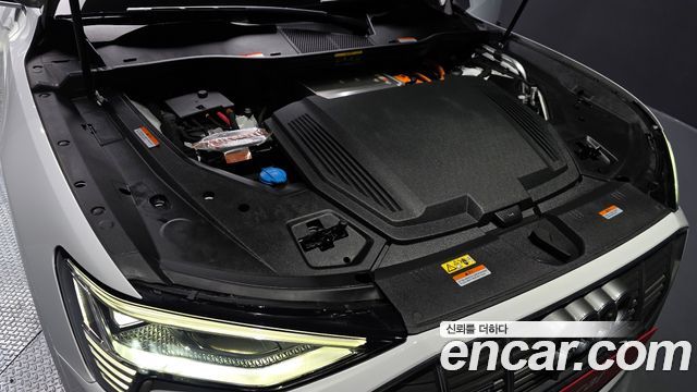 Audi e-tron 2021 — photo 6