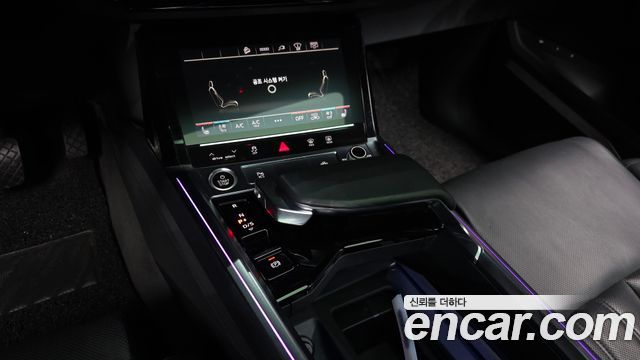 Audi e-tron 2021 — photo 9