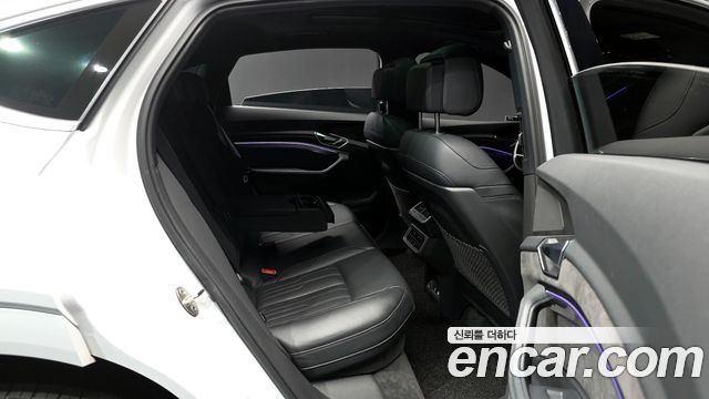 Audi e-tron 2021 — photo 12