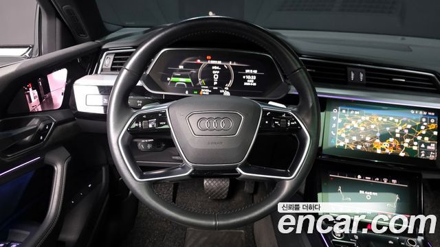 Audi e-tron 2021 — photo 13