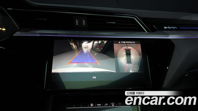 Audi e-tron 2021 — photo 15