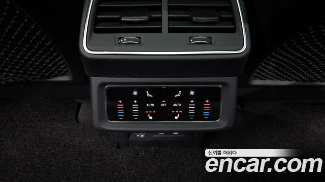 Audi e-tron 2021 — photo 18