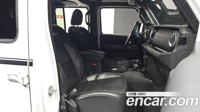 Jeep Wrangler 2021 — photo 10