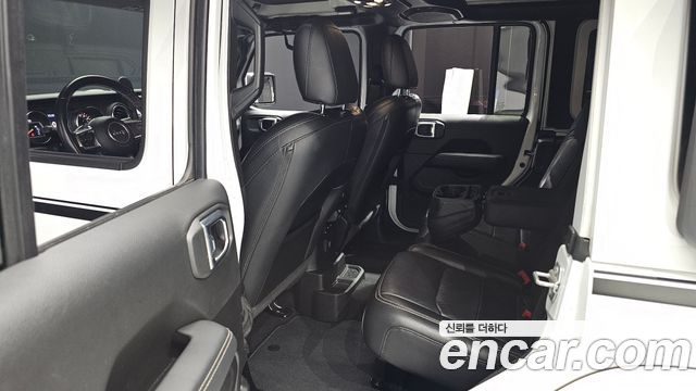 Jeep Wrangler 2021 — photo 12