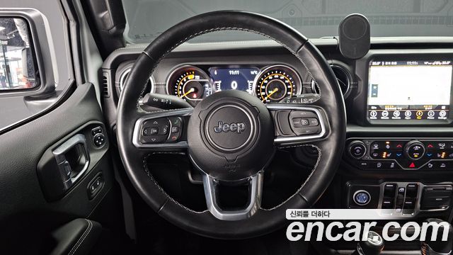 Jeep Wrangler 2021 — photo 13