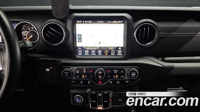 Jeep Wrangler 2021 — photo 14