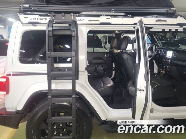 Jeep Wrangler 2021 — photo 16