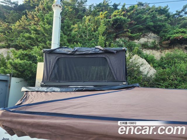 Jeep Wrangler 2021 — photo 23