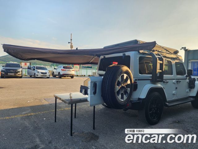 Jeep Wrangler 2021 — photo 31