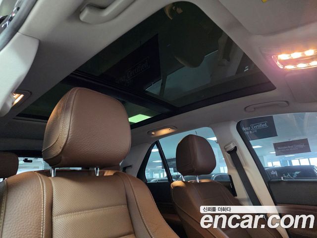 Mercedes-Benz GLE-Class 2025 — photo 12
