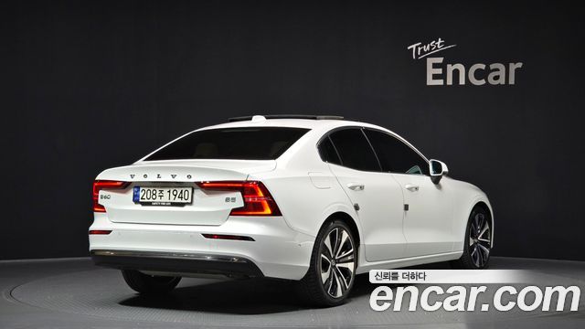 Volvo S60 2024 — photo 2