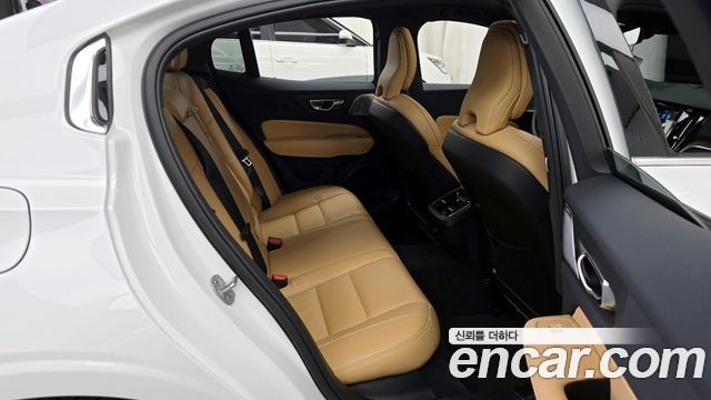Volvo S60 2024 — photo 12