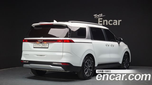 Kia Canival 2023 — photo 2