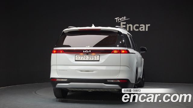 Kia Canival 2023 — photo 4