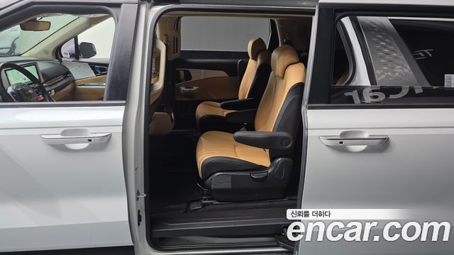 Kia Canival 2023 — photo 17