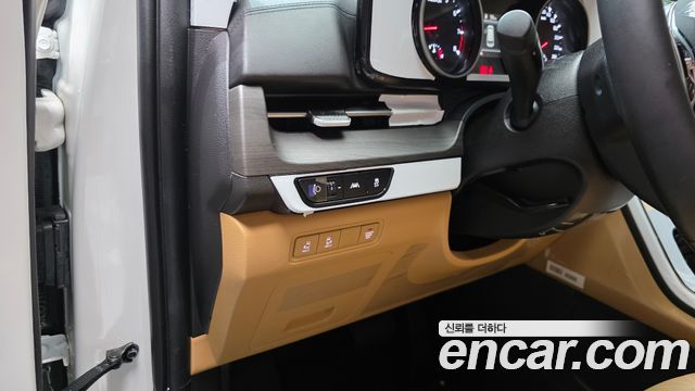 Kia Canival 2023 — photo 21