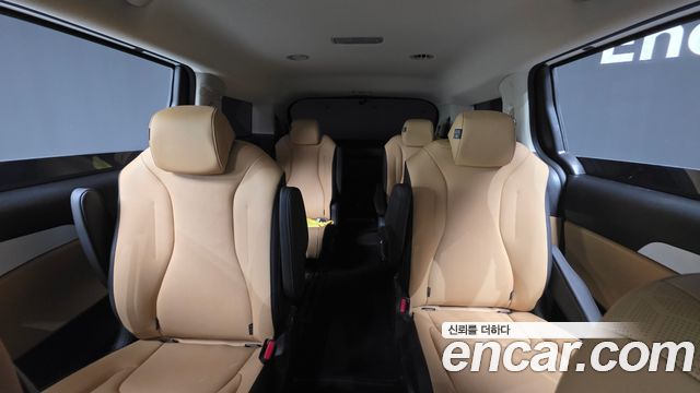 Kia Canival 2023 — photo 16