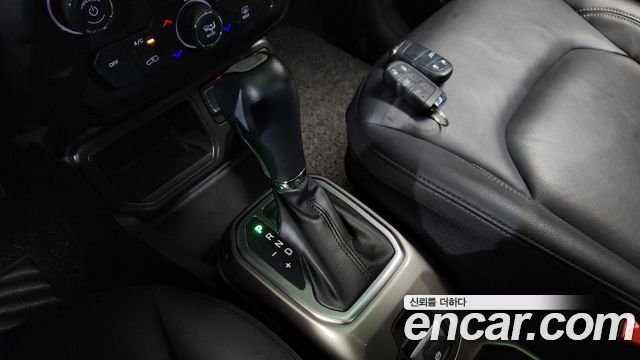Jeep Renegade 2020 — photo 12