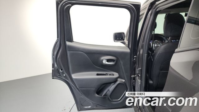 Jeep Renegade 2020 — photo 15