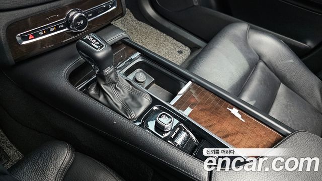 Volvo XC90 2019 — photo 12