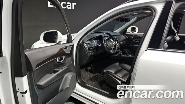 Volvo XC90 2019 — photo 13
