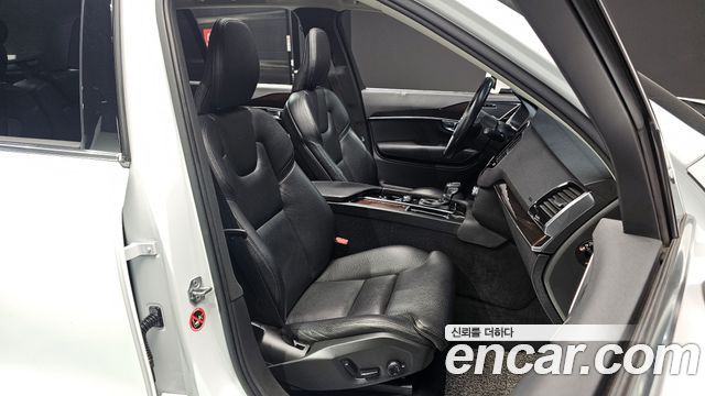 Volvo XC90 2019 — photo 17