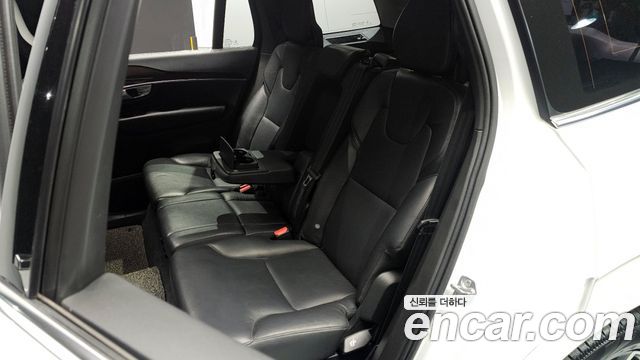 Volvo XC90 2019 — photo 18